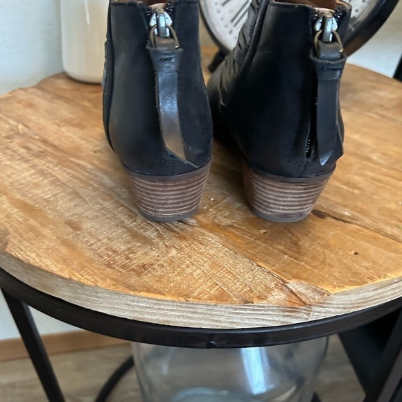 Clarks Artisan SPYE CELESTE Women Black Leather
Back Zip Bootie Boot Size 7 - Picture 6 of 9